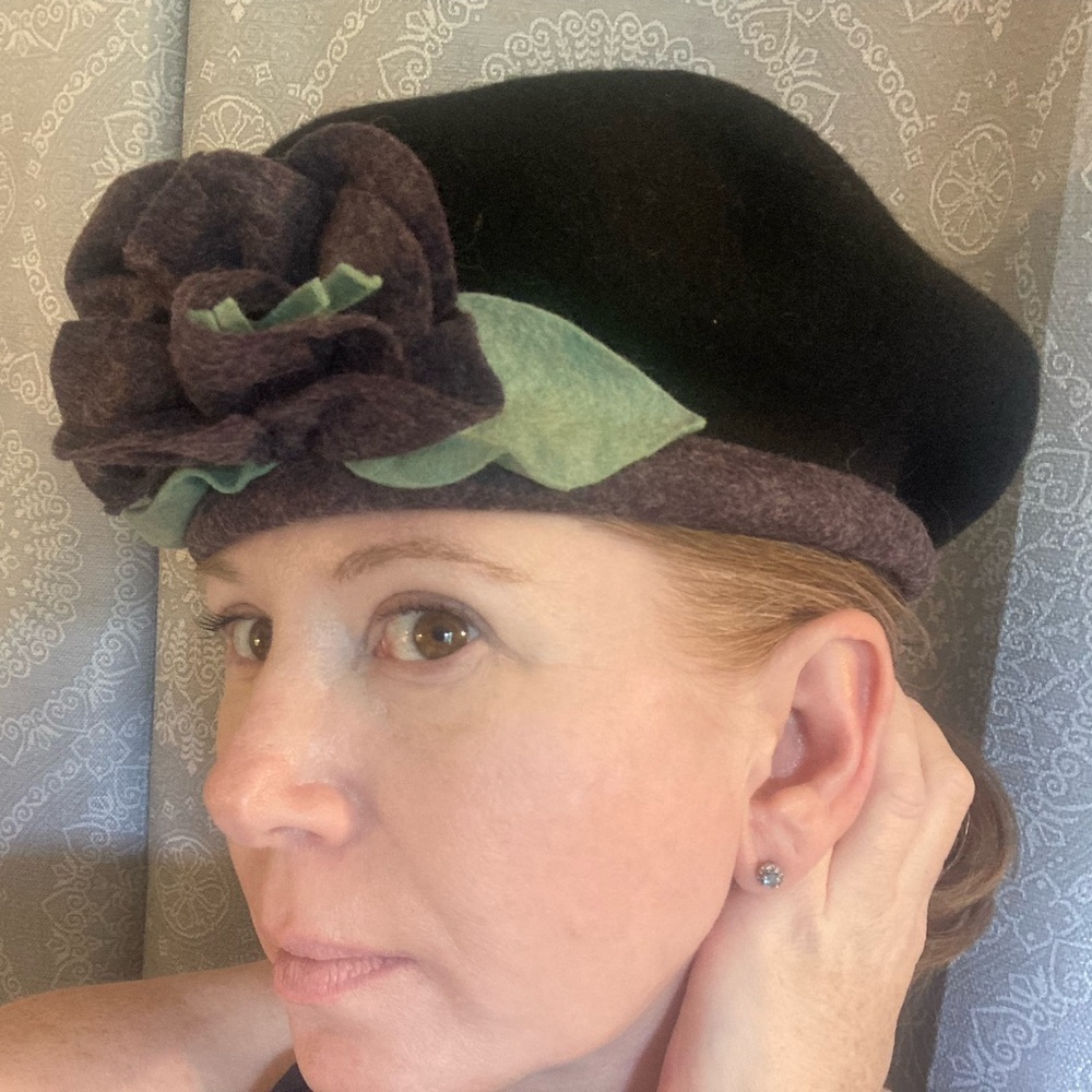 Sonni San Francisco Wool Floral Design Beret- NEW! NEVER WORN!
